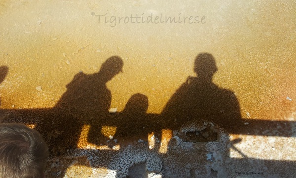 Shadows family - Chromatic Pool - Yellowstone Park (USA)