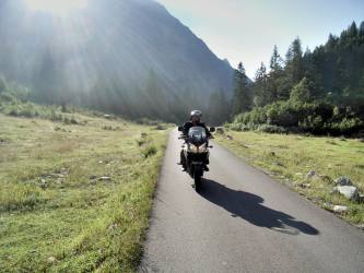 Scorcio Val di Genova su Suzuki VStrom 650