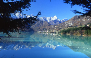 279_barcis_l_abitato_visto_dal_lago